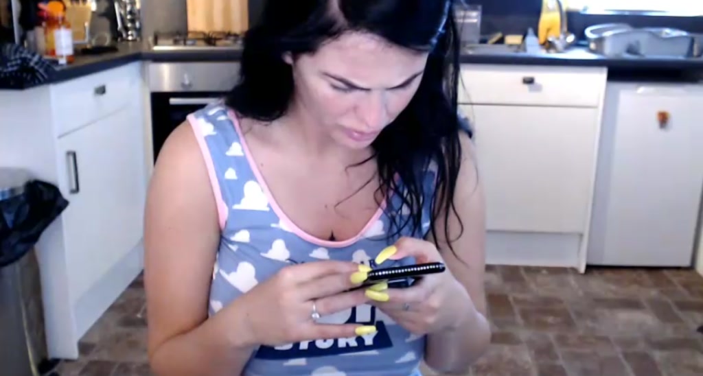 QueenOfVids video thumbnail