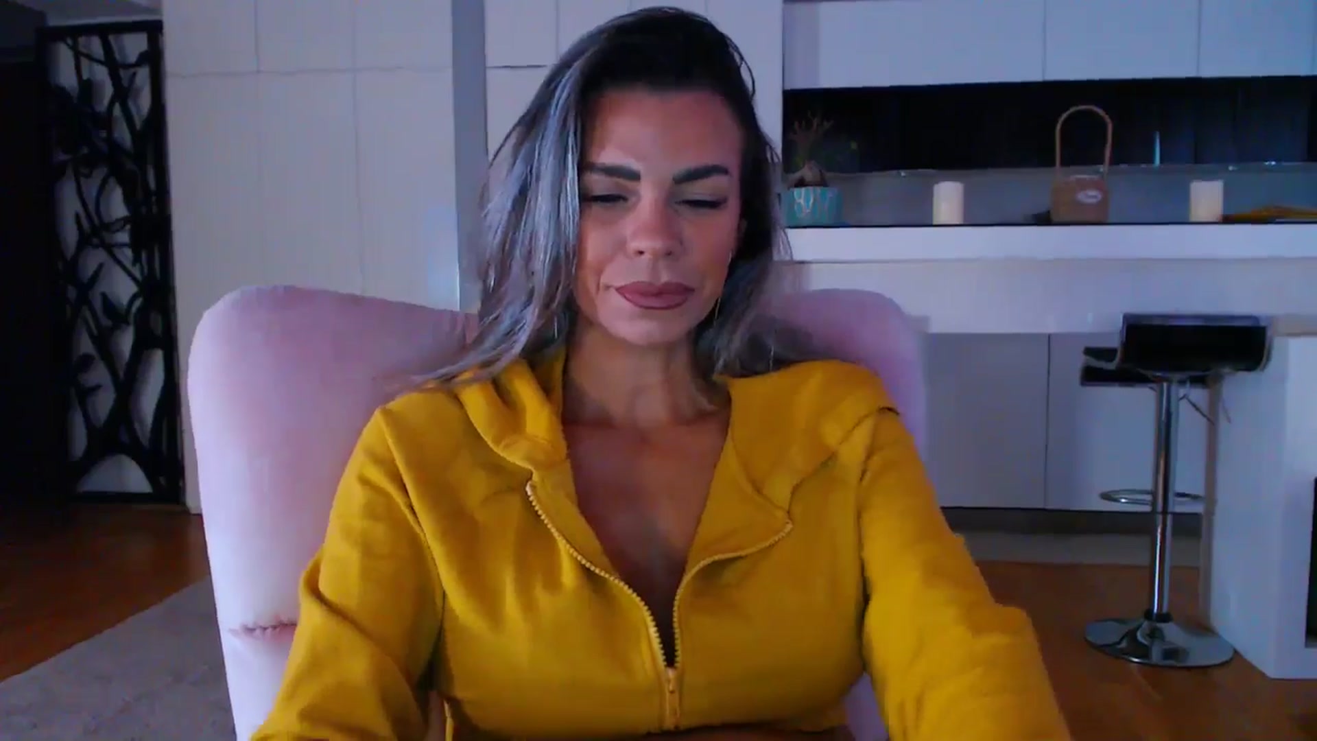 D_y_y video thumbnail