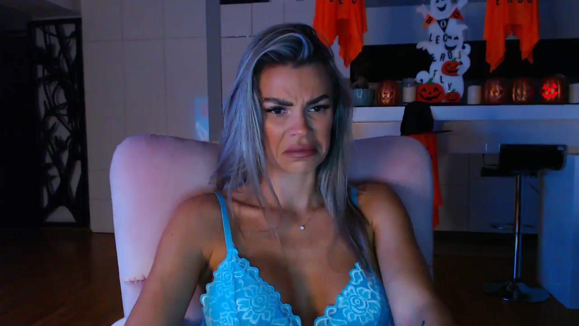 D_y_y video thumbnail