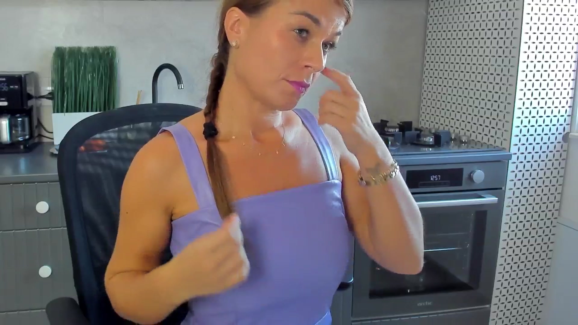 SuaveGia video thumbnail