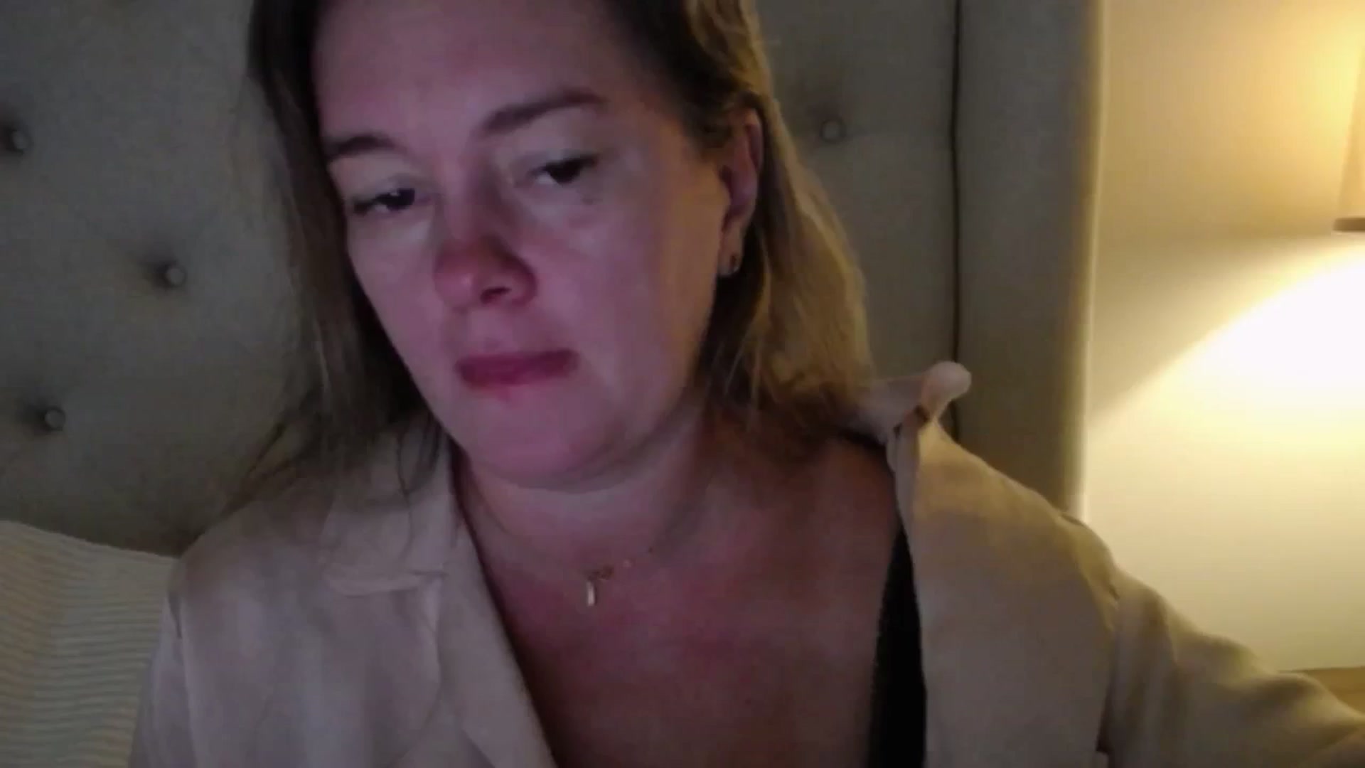 J0llye video thumbnail