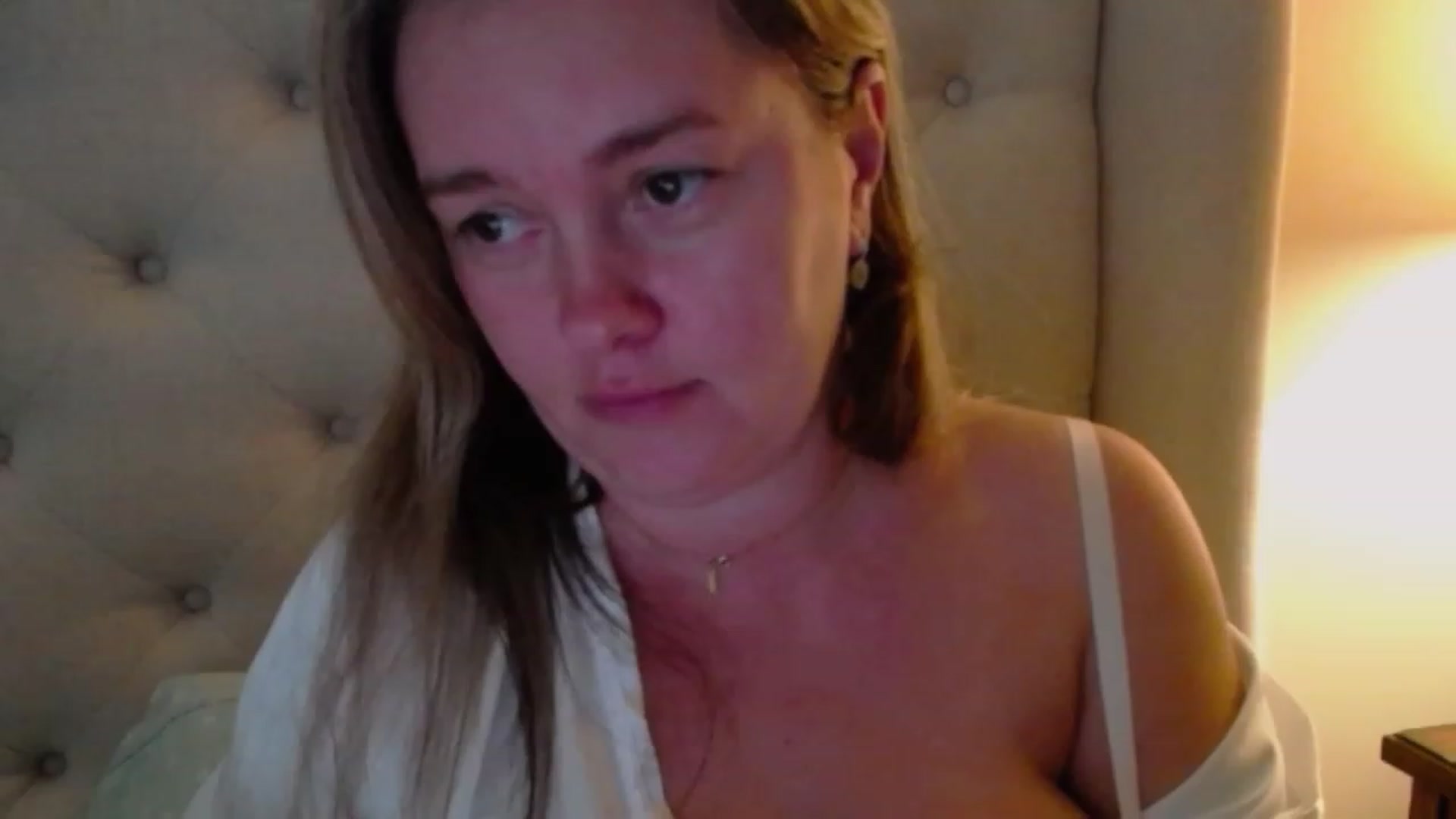 J0llye video thumbnail