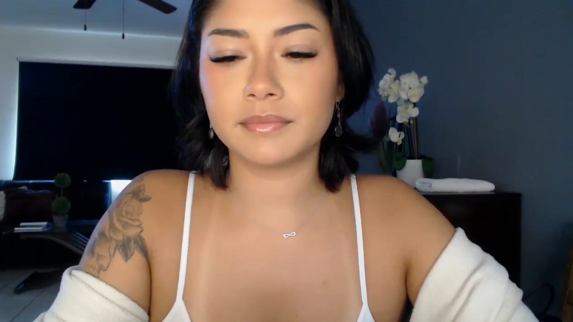 YourGoddessLu video thumbnail