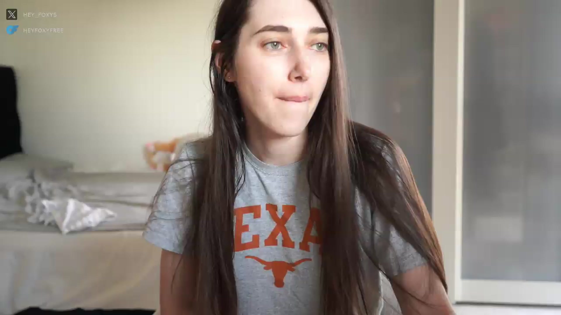 hey_foxy video thumbnail