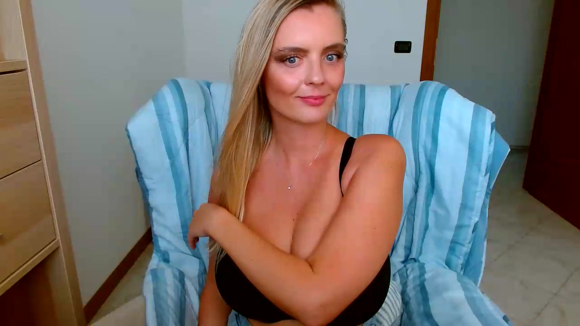 MissAura video thumbnail