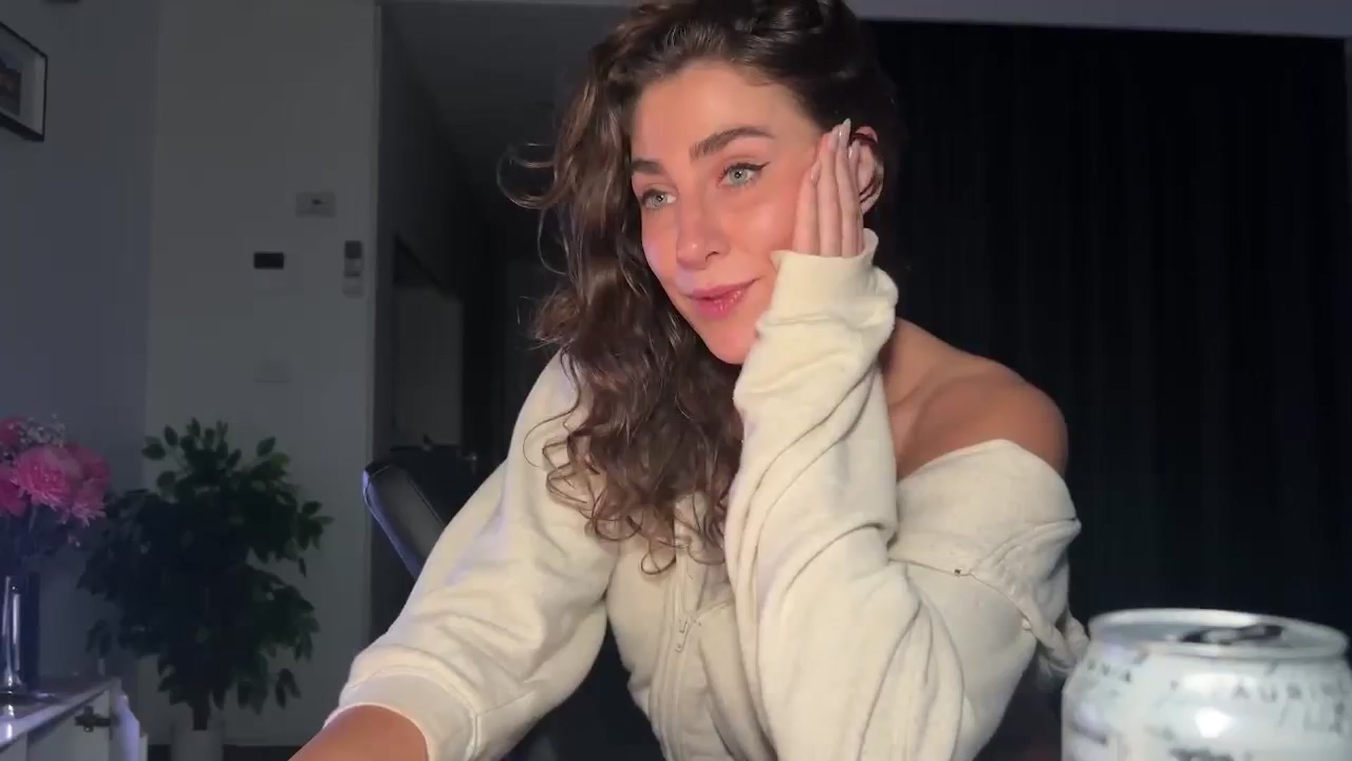 HelloViv video thumbnail
