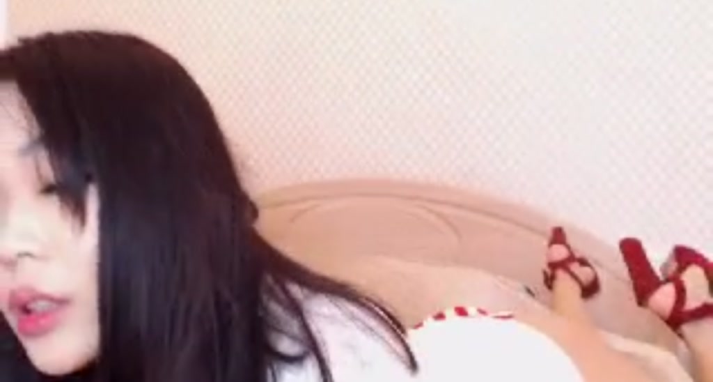LeenaQ video thumbnail