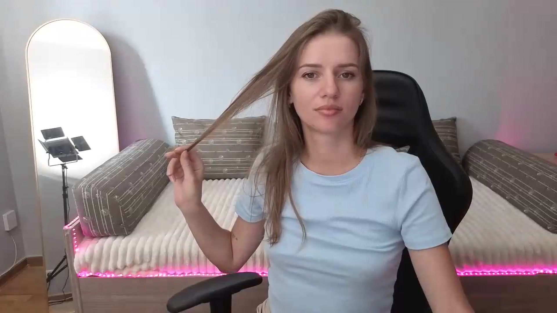 LunaMira video thumbnail