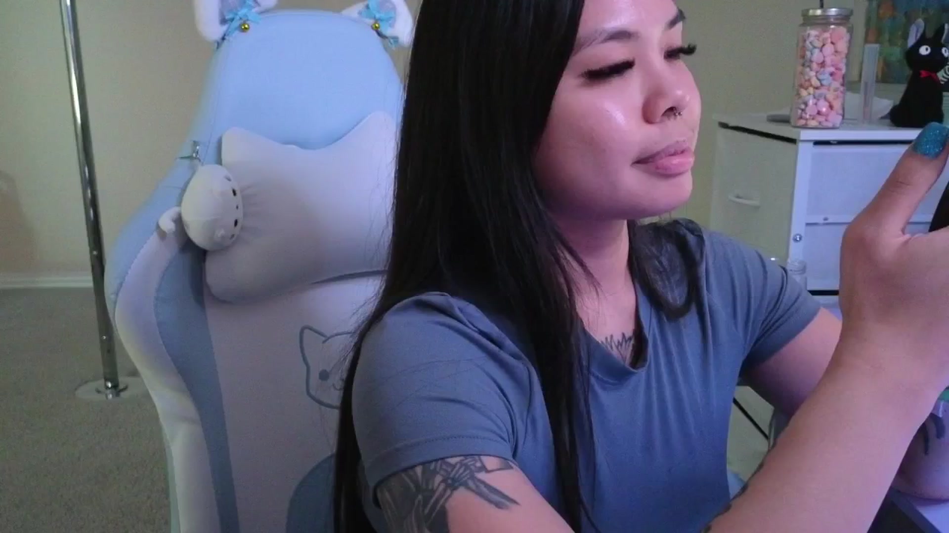 dolllface video thumbnail