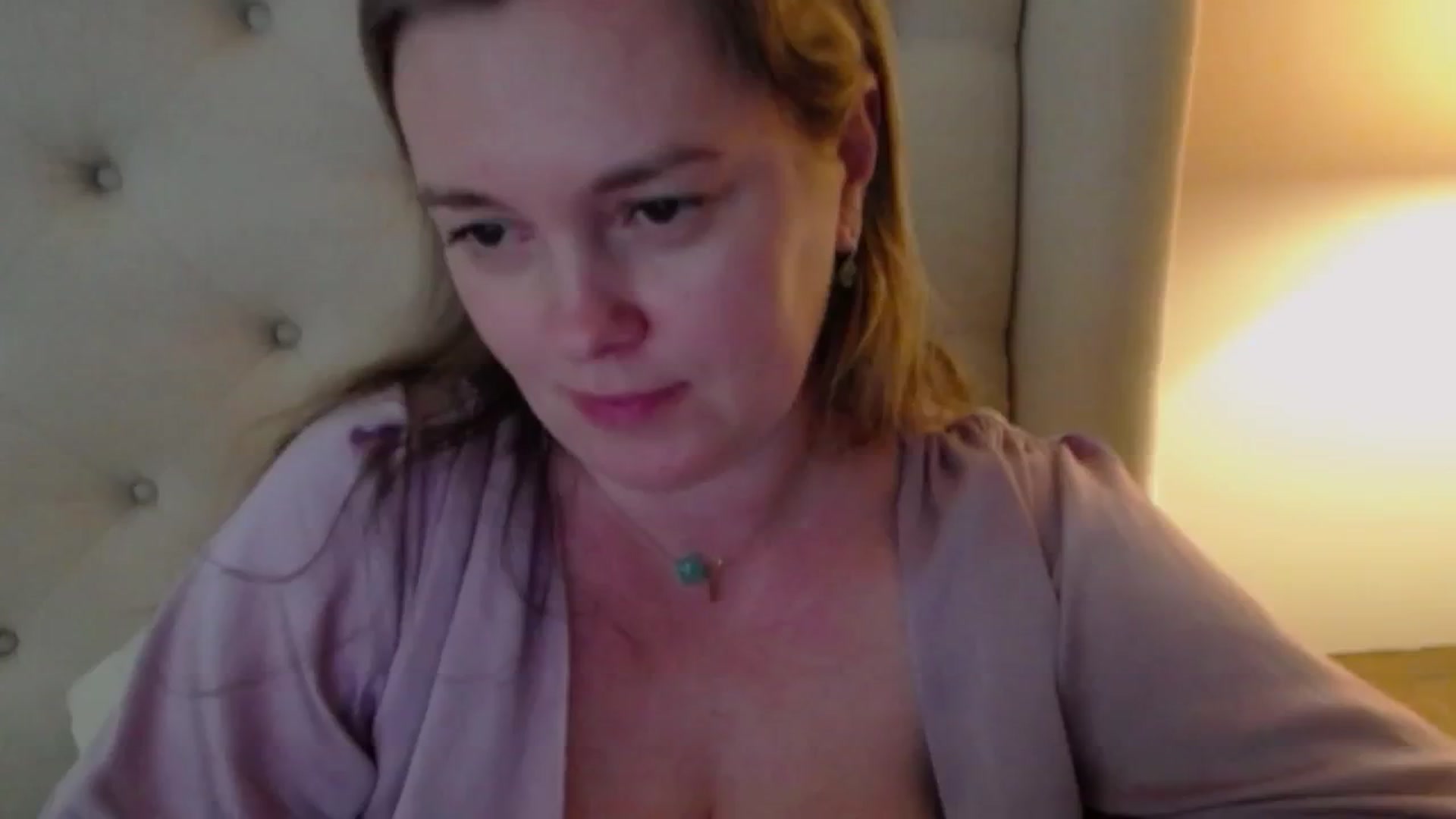 J0llye video thumbnail