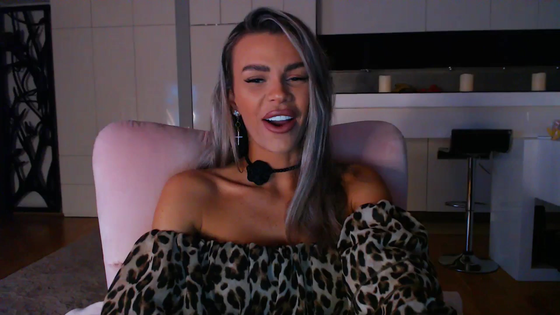 D_y_y video thumbnail