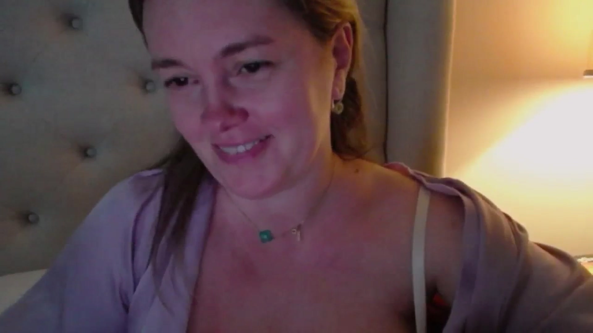 J0llye video thumbnail