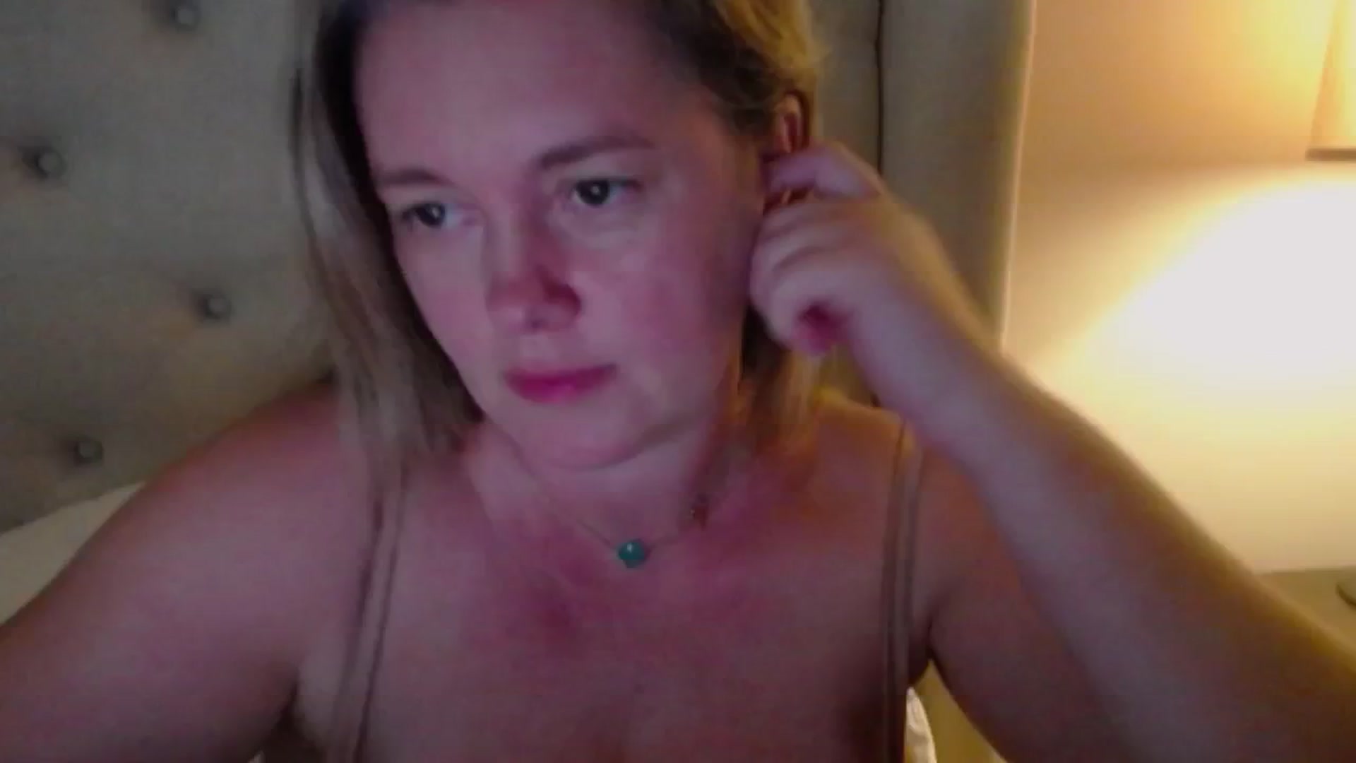 J0llye video thumbnail