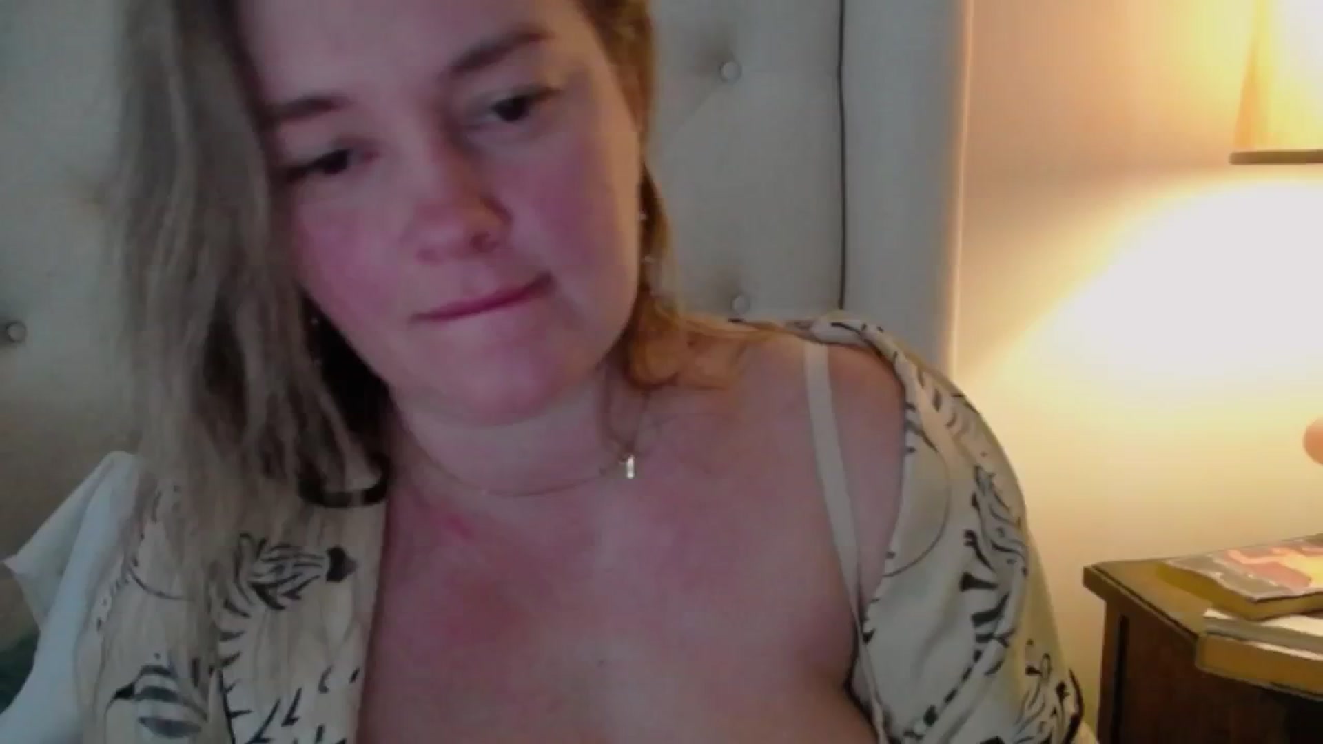 J0llye video thumbnail