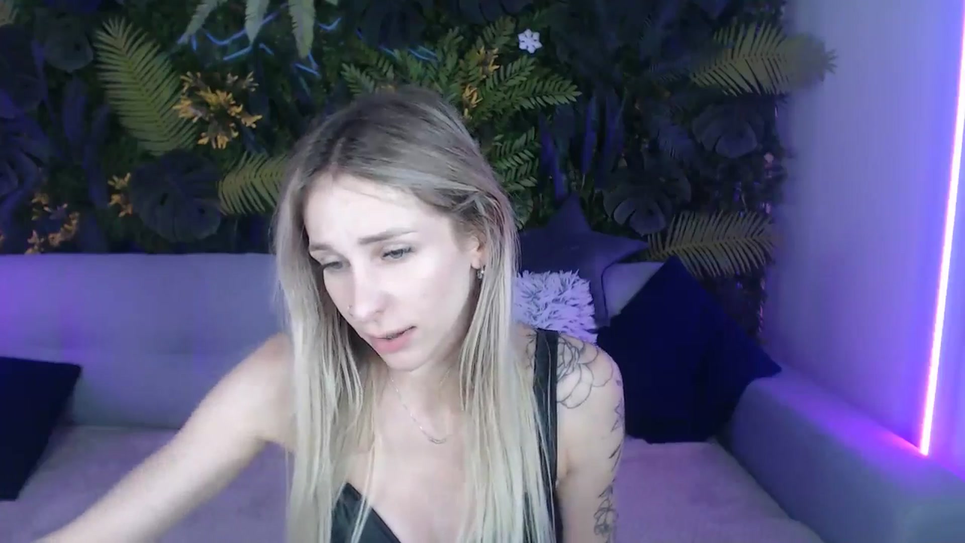 Horny_Blond video thumbnail