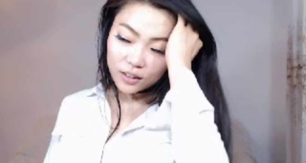 LeenaQ video thumbnail