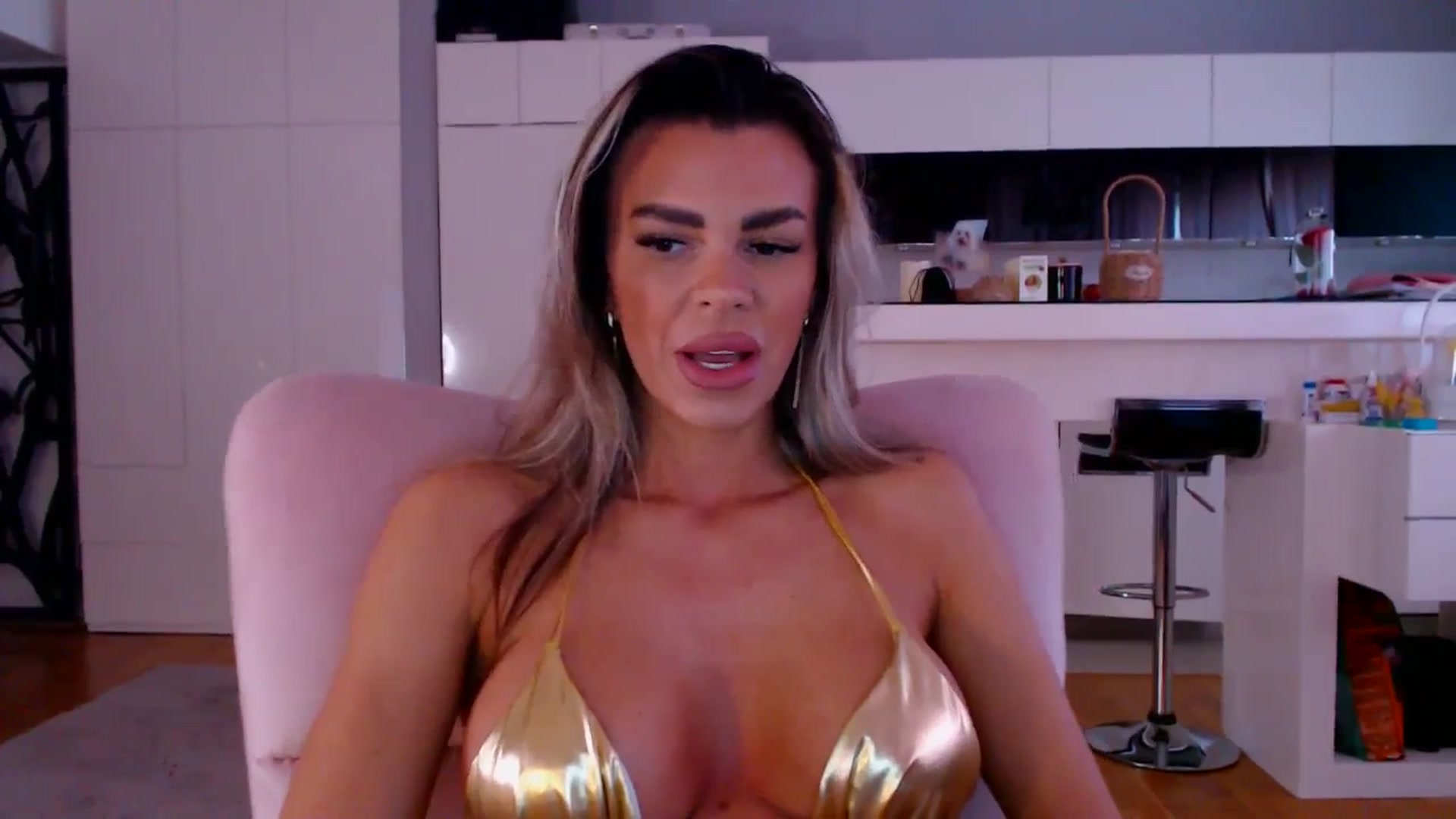 D_y_y video thumbnail