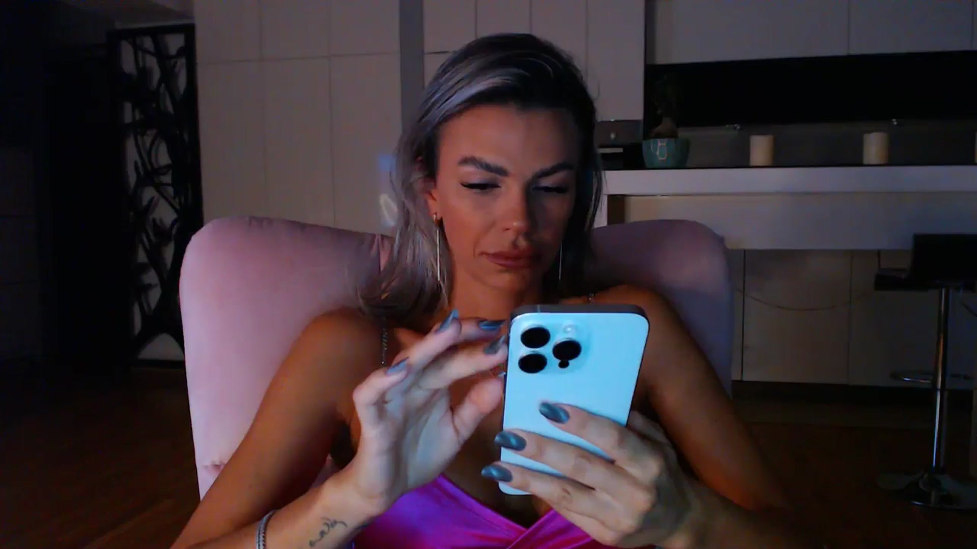 D_y_y video thumbnail