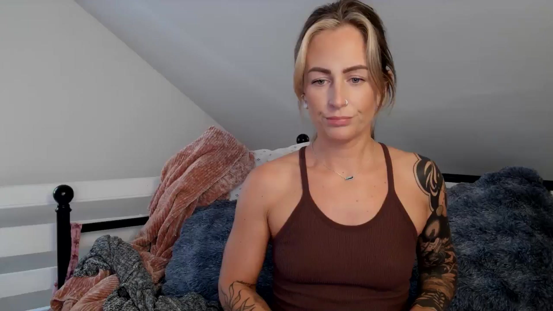 Lena_bee video thumbnail