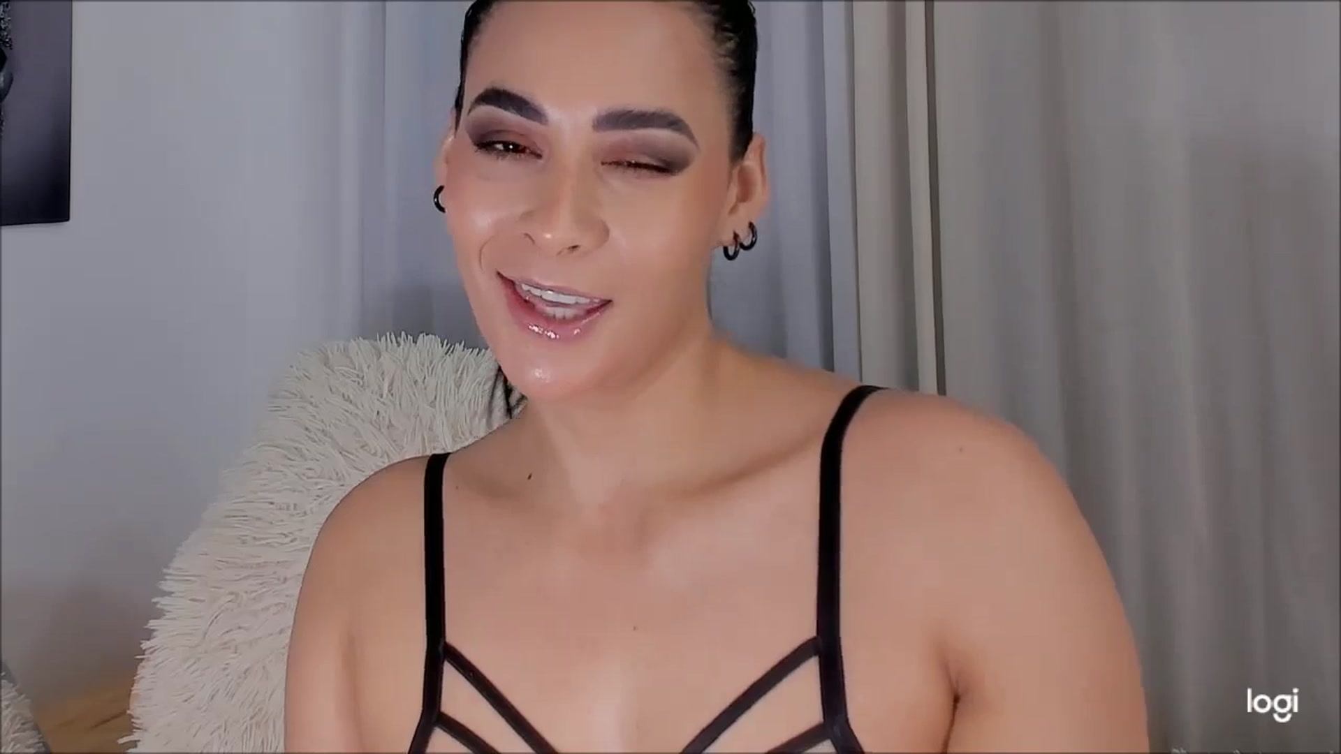 Renata_gomez video thumbnail