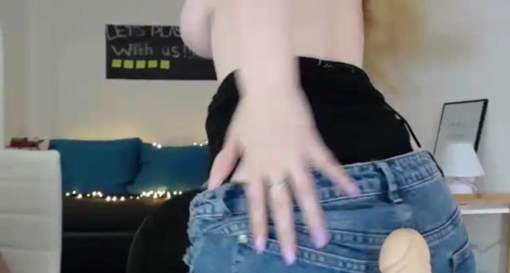 KissLara video thumbnail