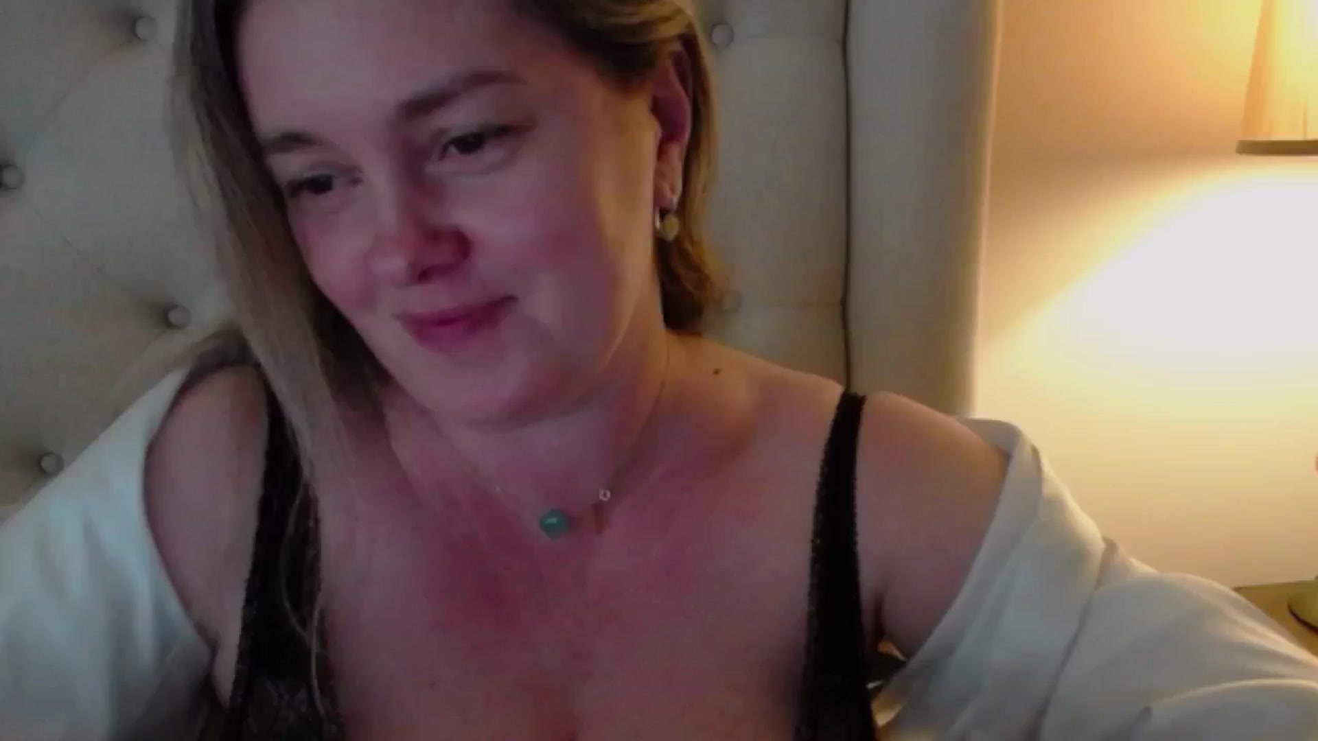 J0llye video thumbnail