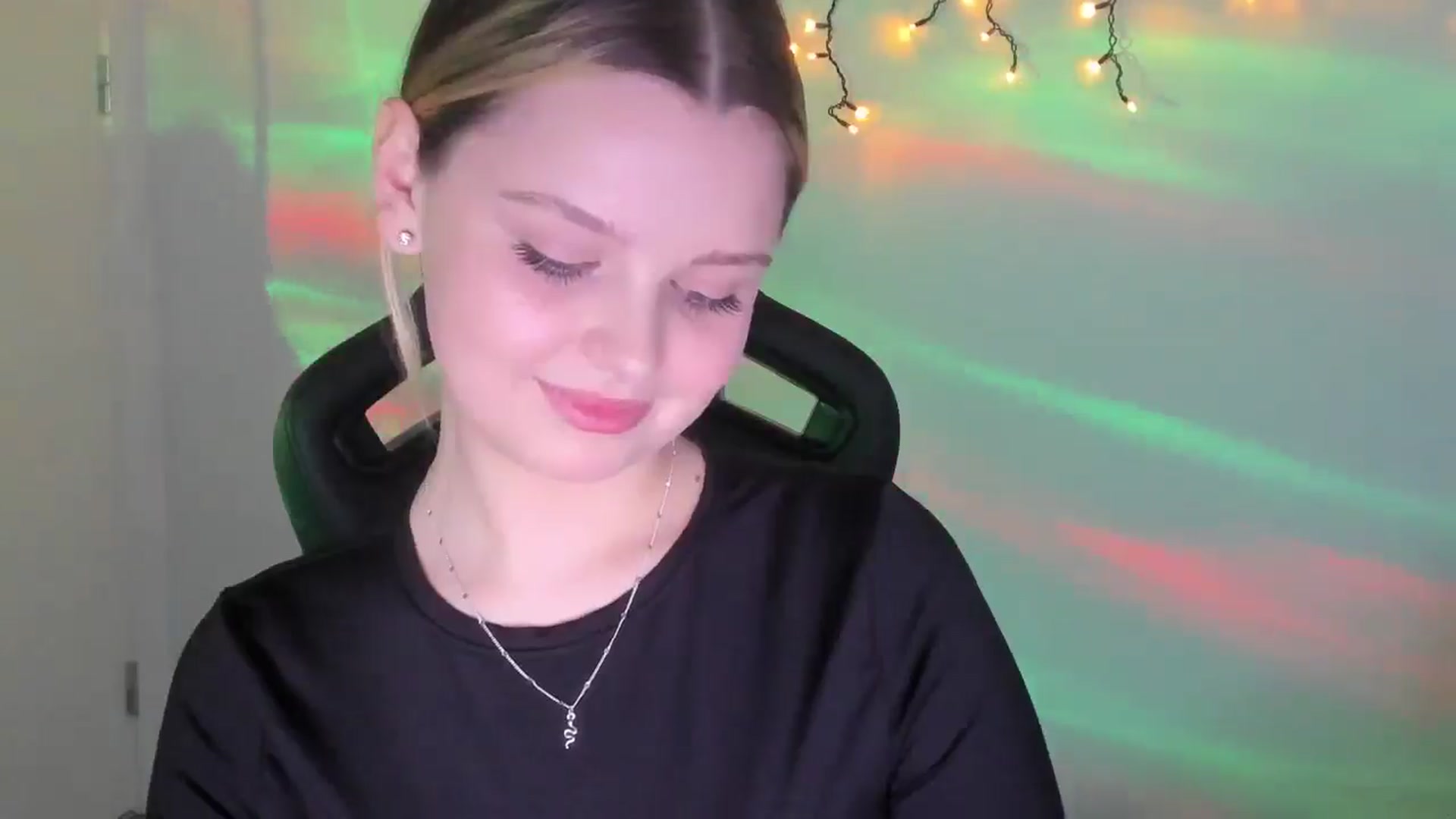 Annaneon video thumbnail