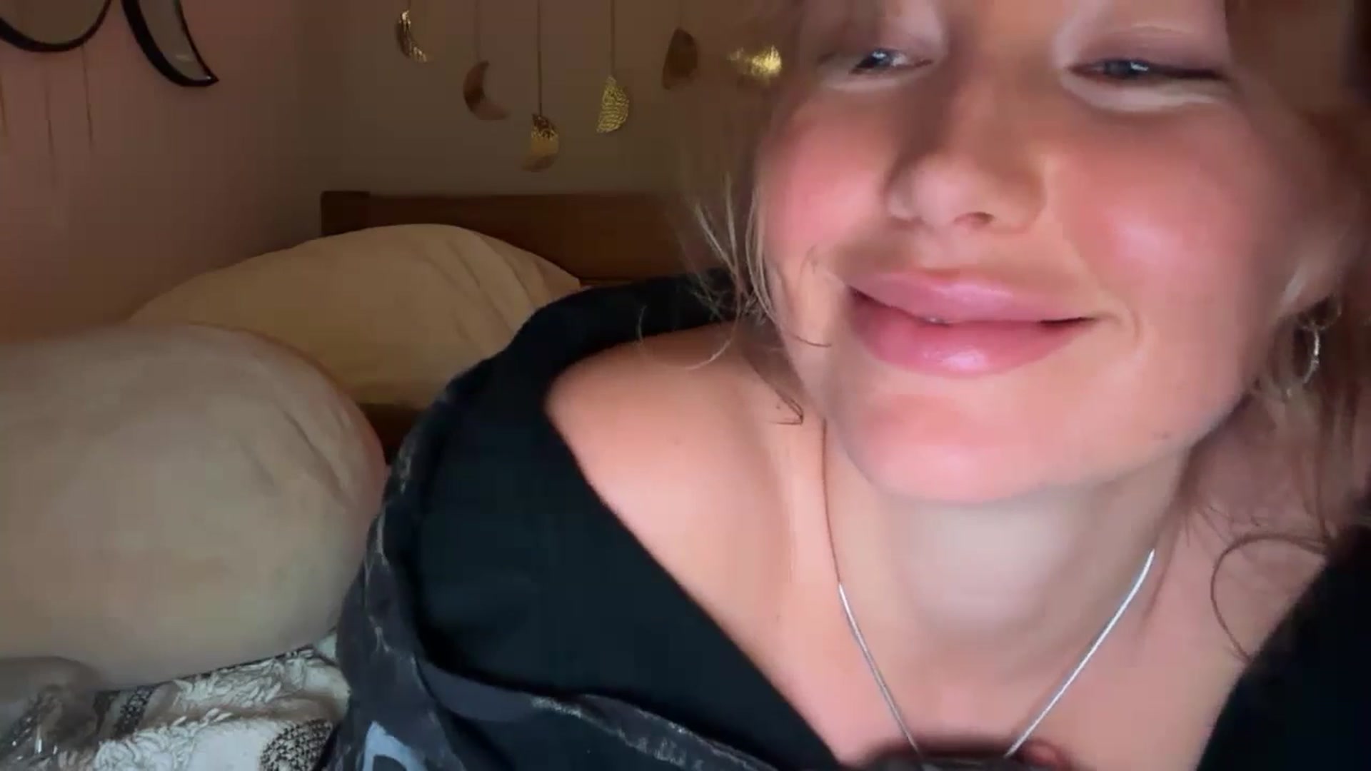 Angeleska video thumbnail