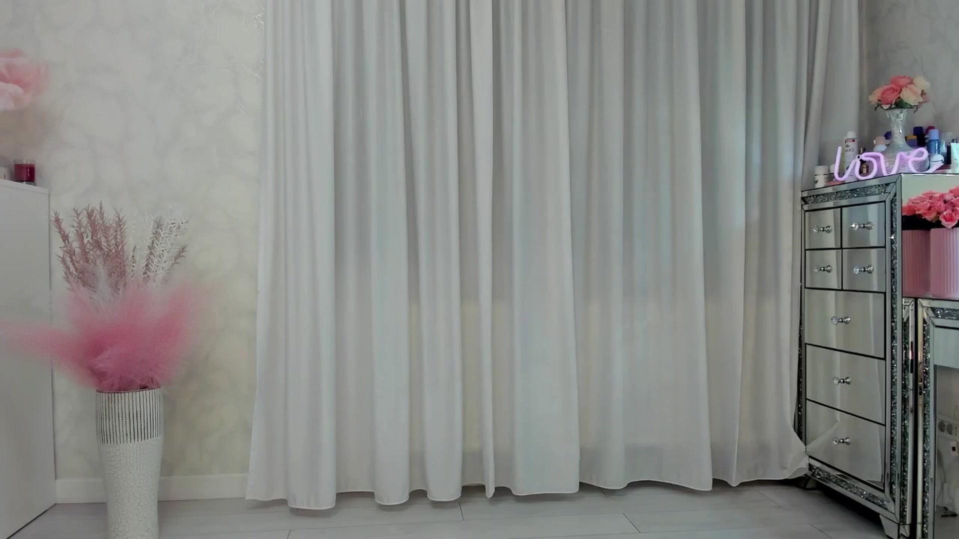 MissButterfly video thumbnail