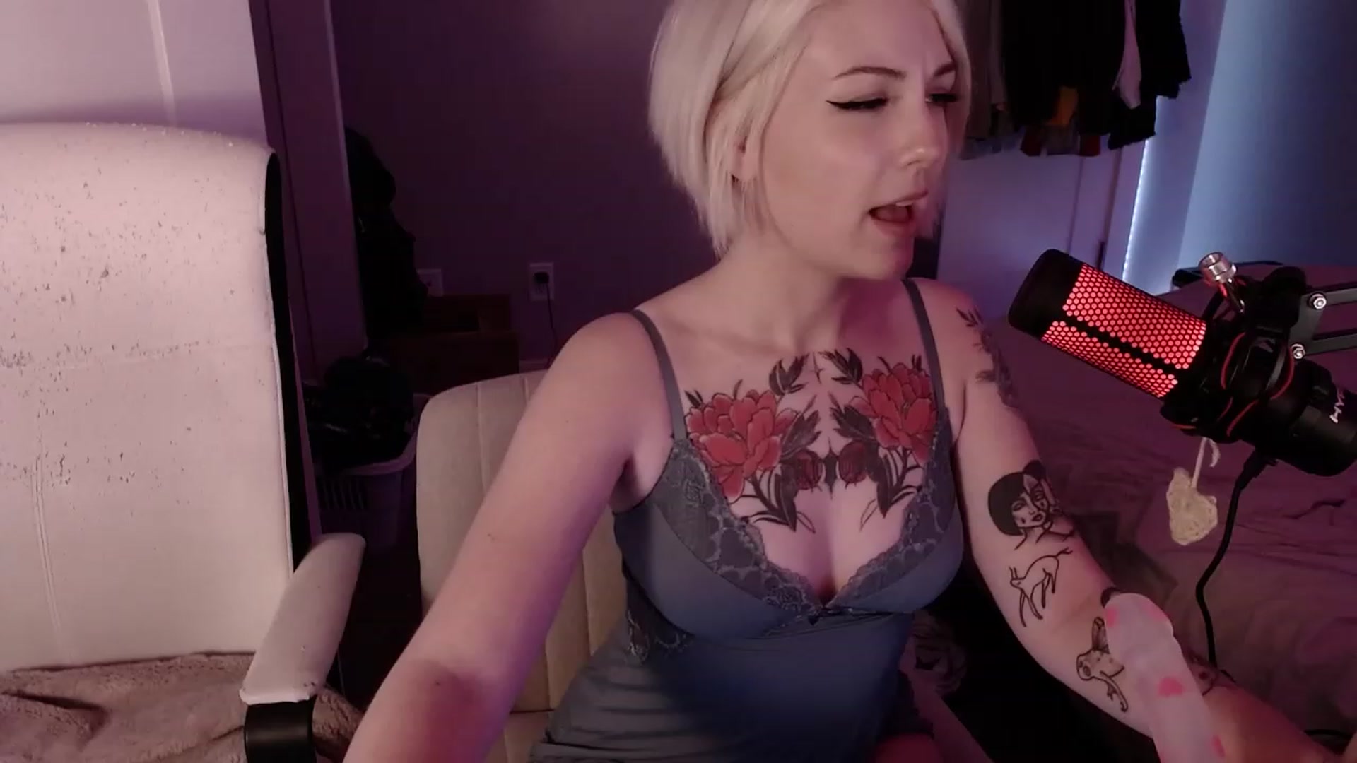 cuteholly video thumbnail
