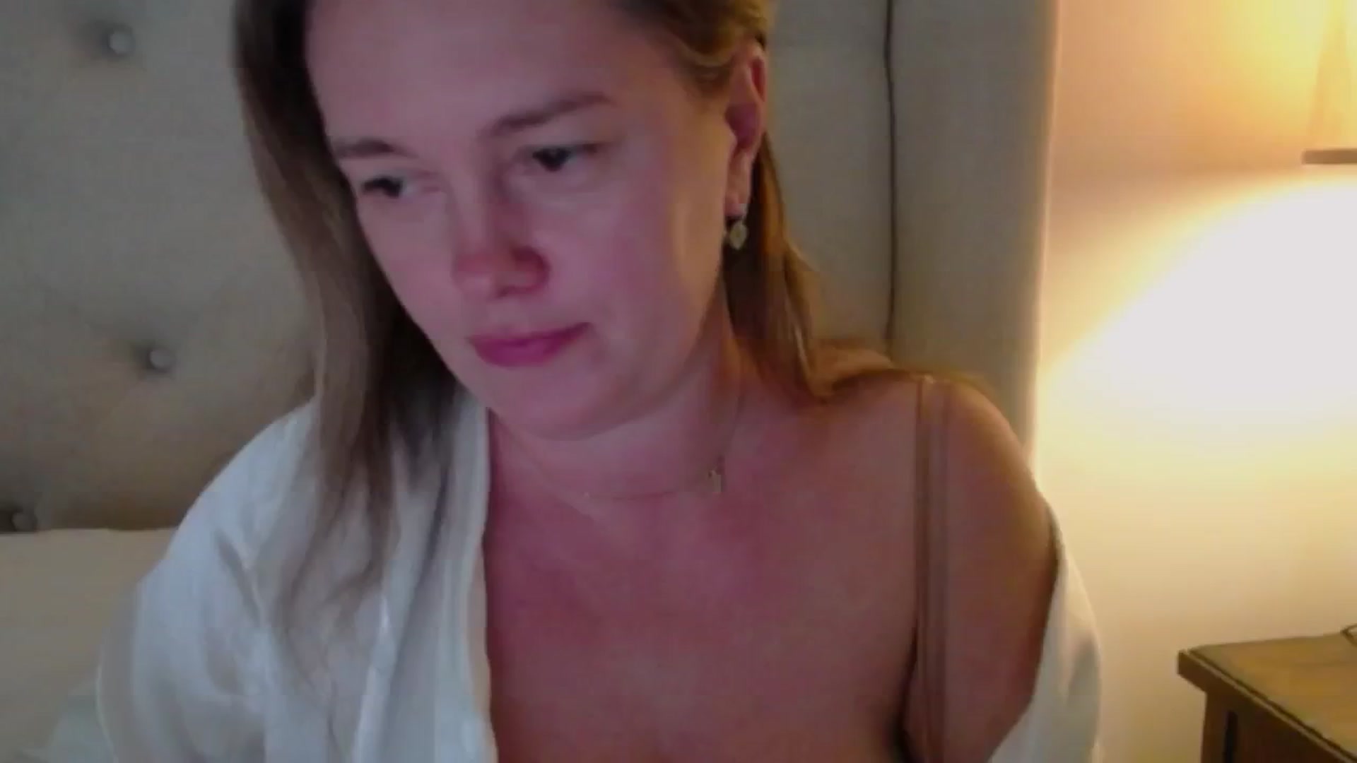 J0llye video thumbnail