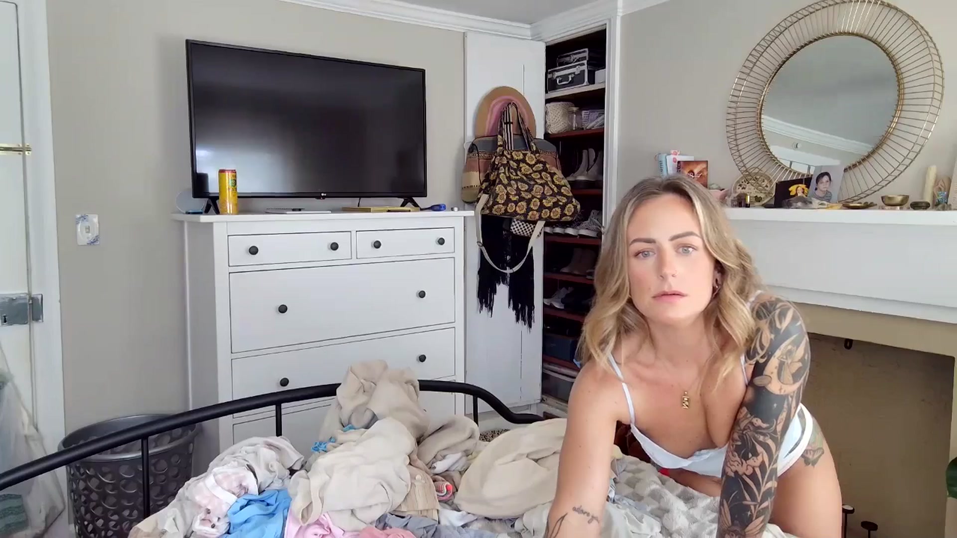 Lena_bee video thumbnail