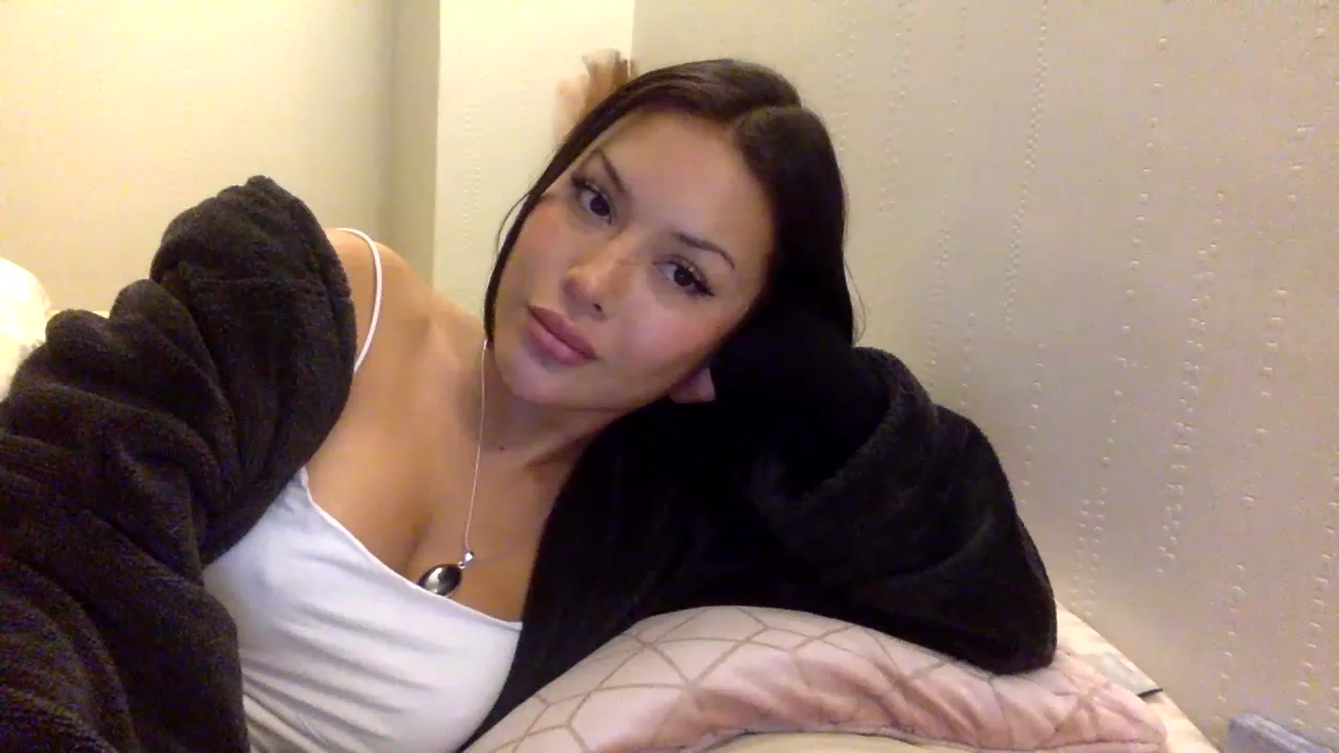 Miss_emiko video thumbnail