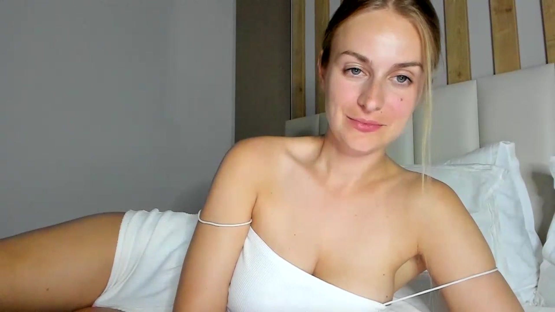 regular_girl video thumbnail