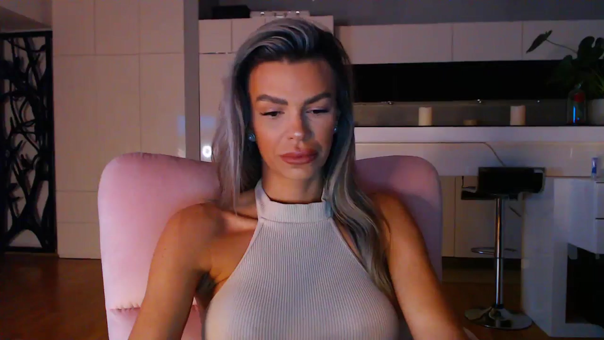 D_y_y video thumbnail