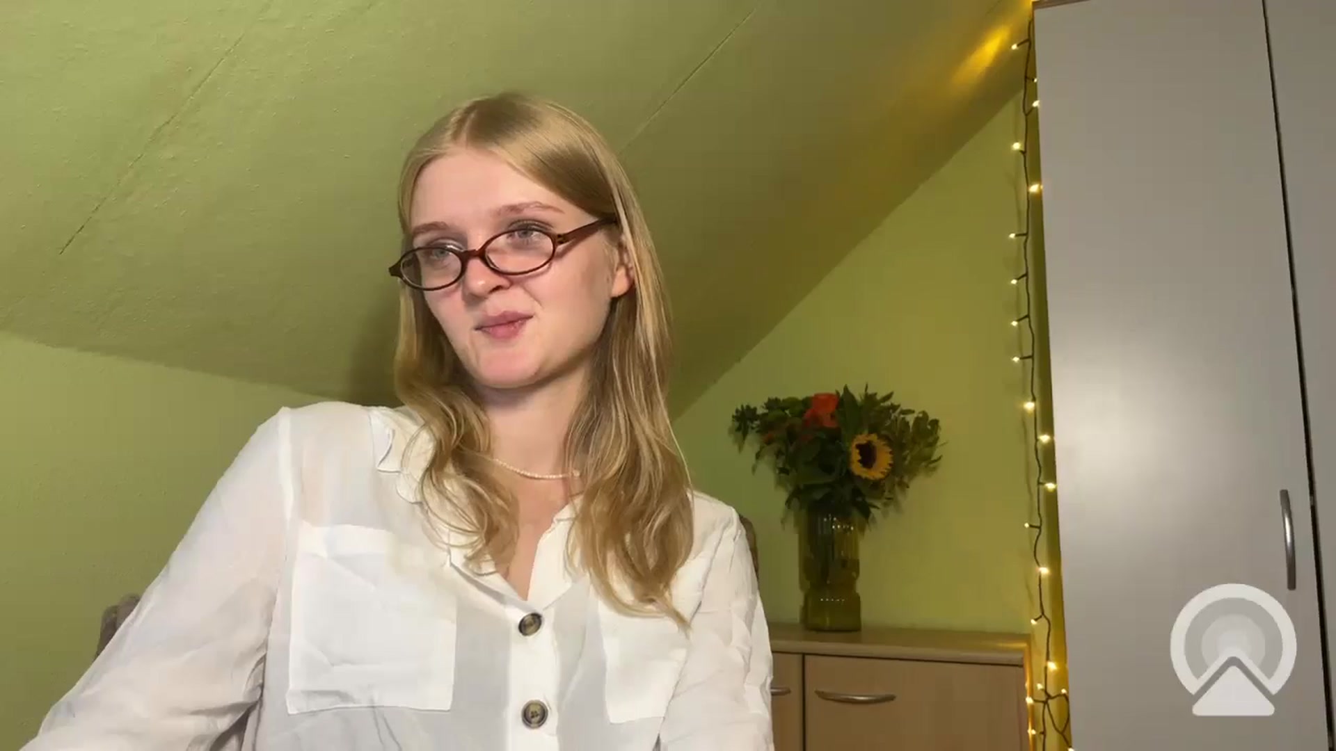 BlondeVixen_A video thumbnail