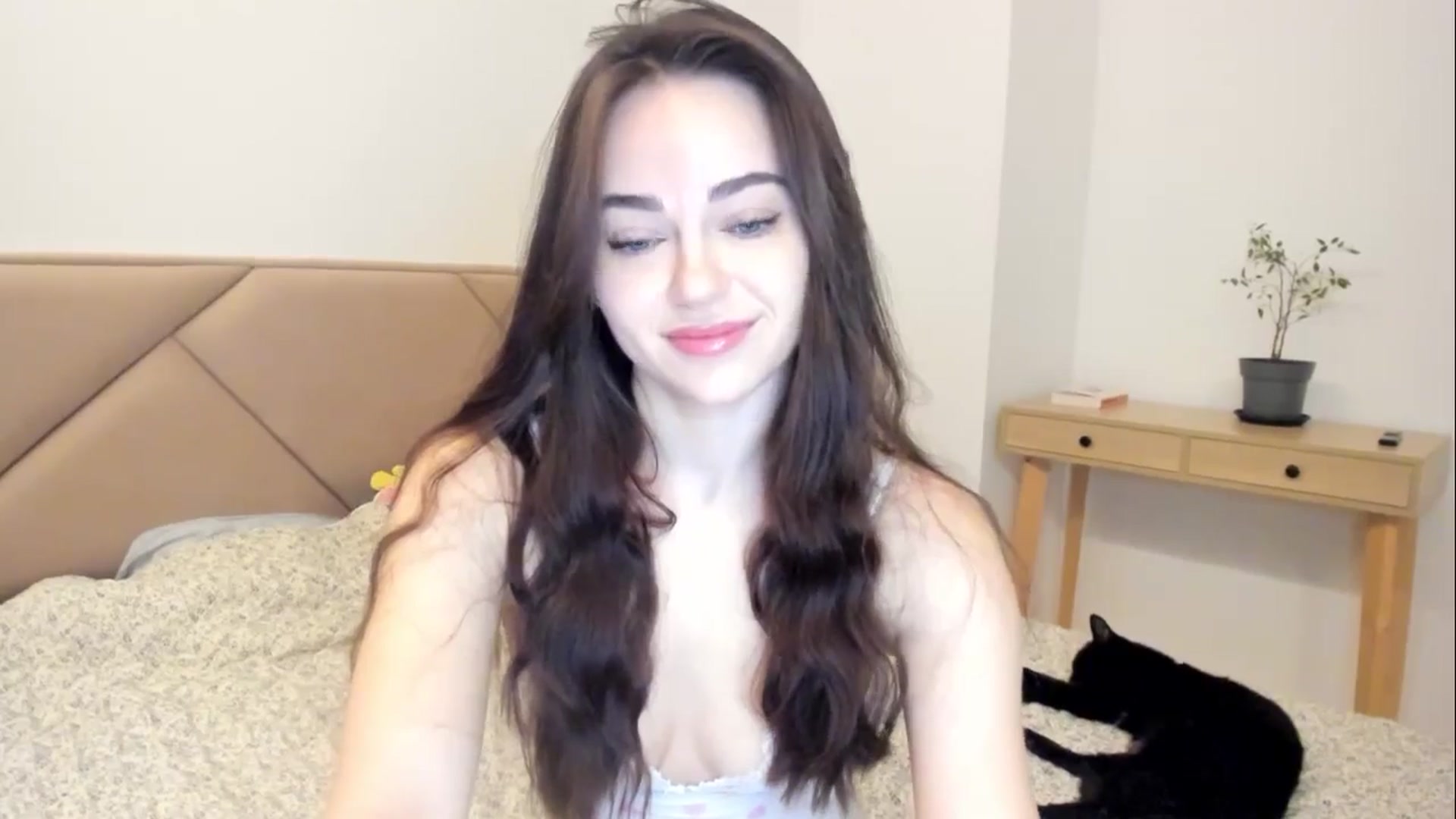 BeeTheQueen video thumbnail