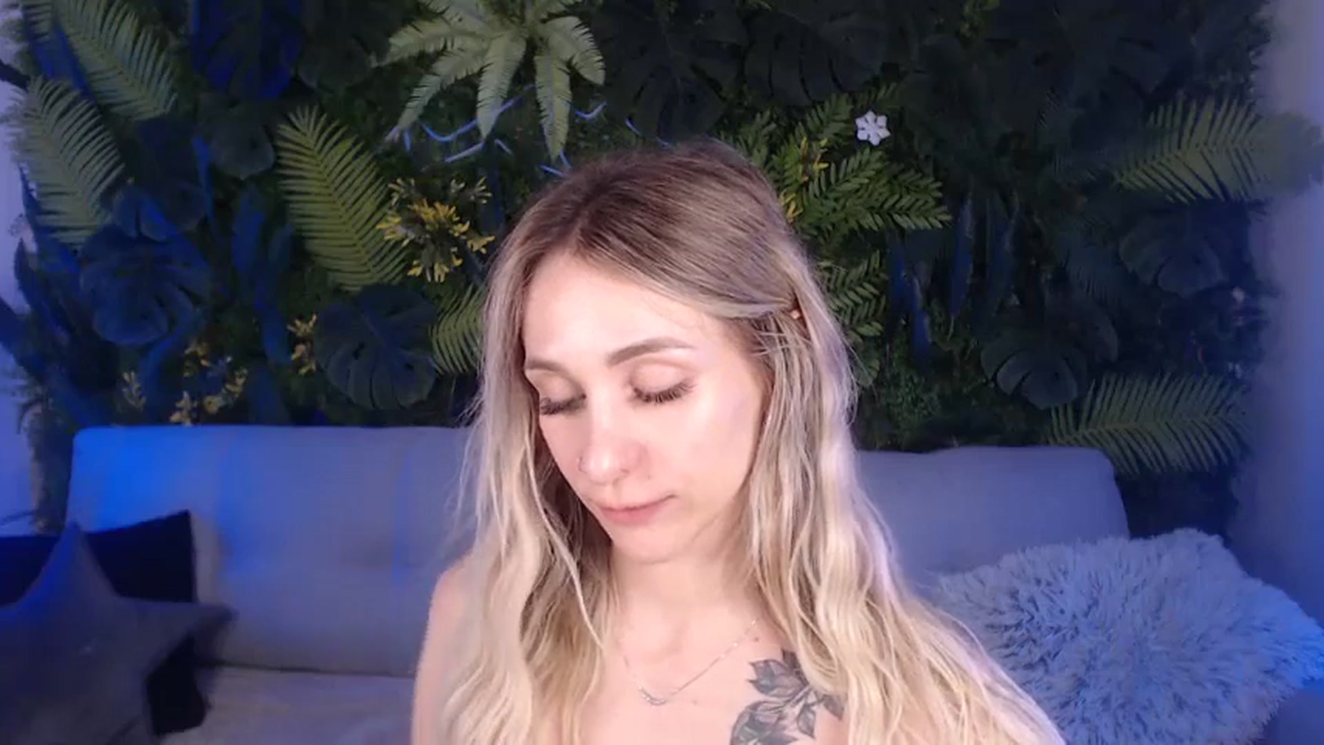 Horny_Blond video thumbnail
