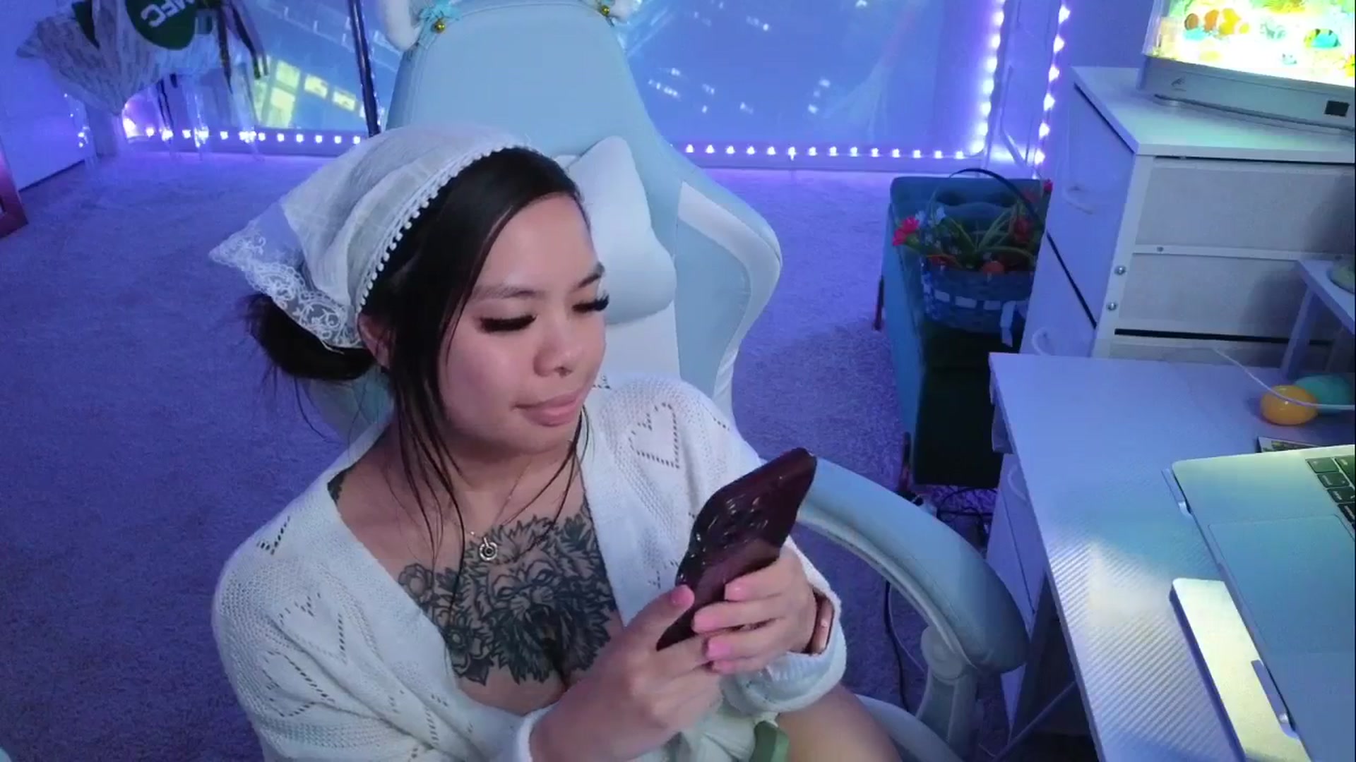 dolllface video thumbnail
