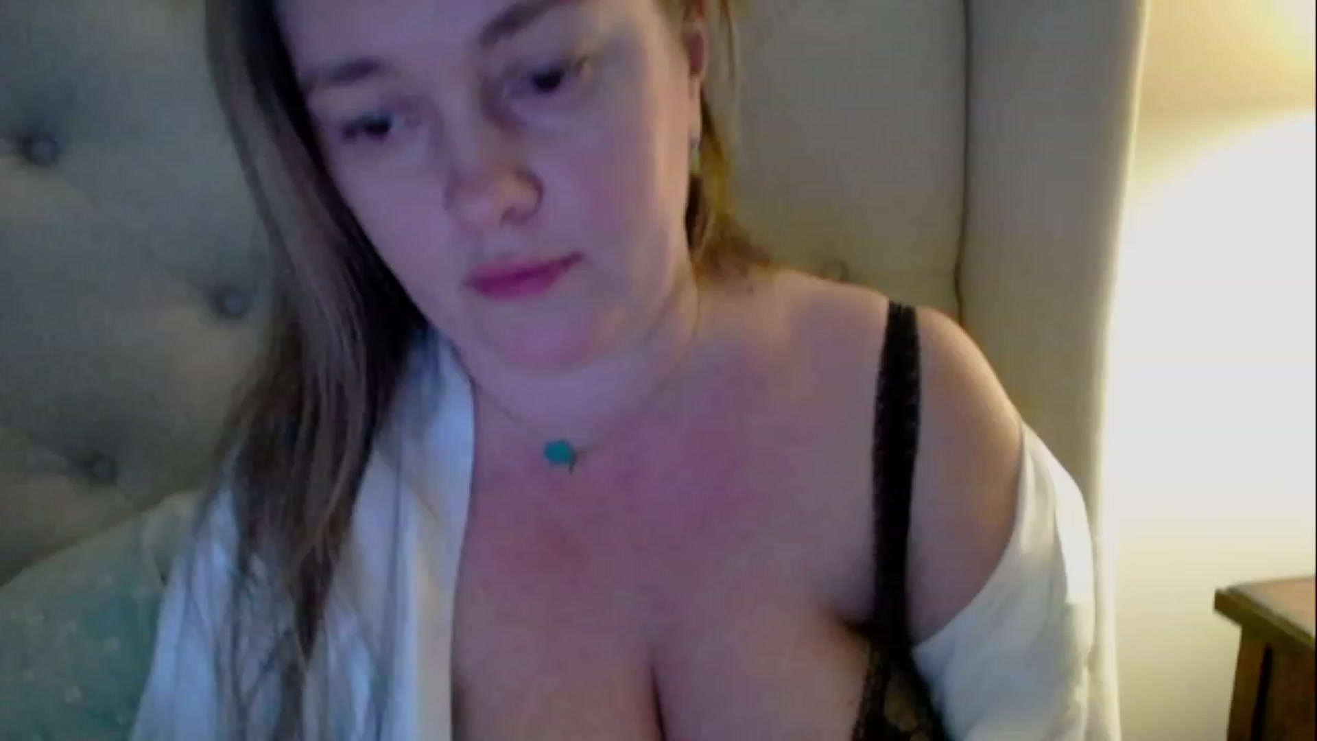J0llye video thumbnail