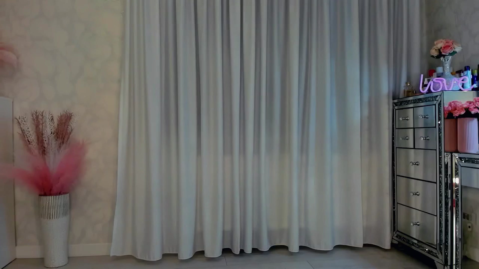 MissButterfly video thumbnail