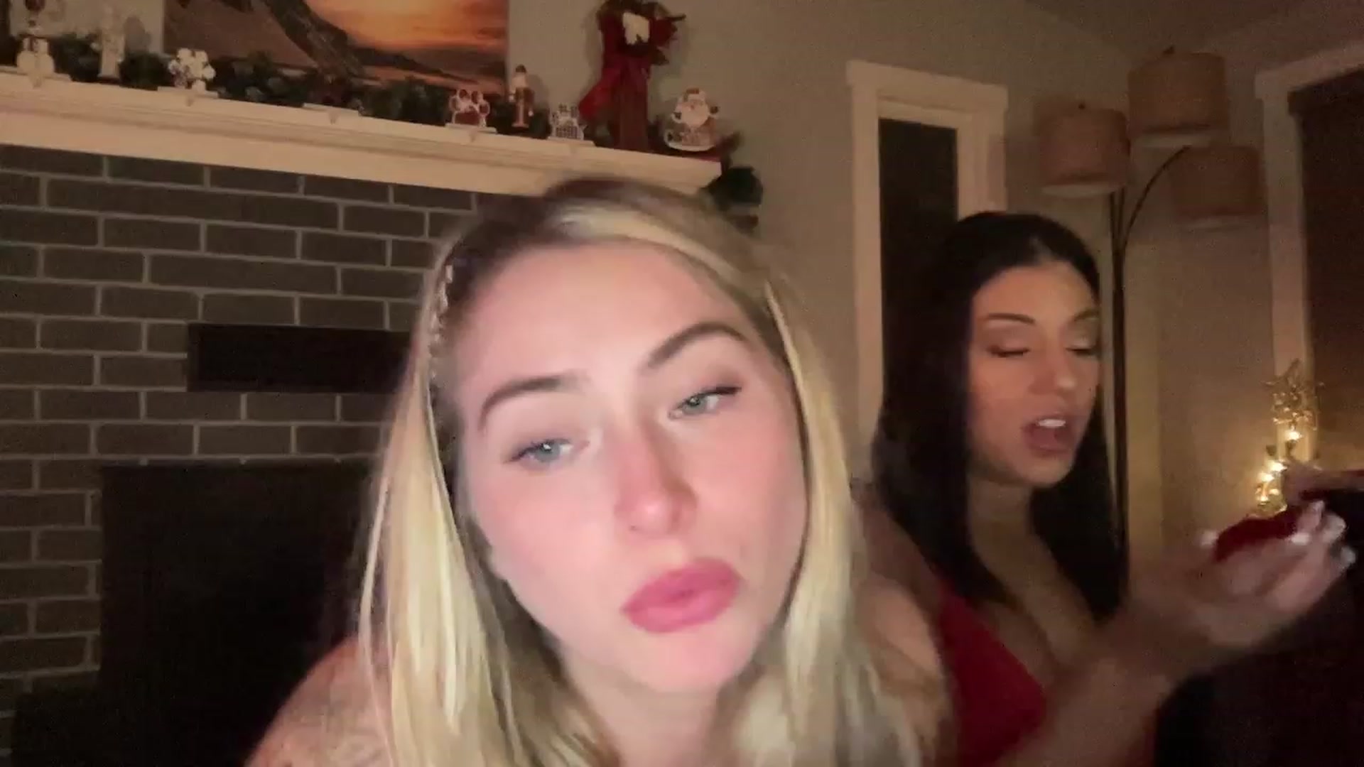 Lovelyemilia video thumbnail