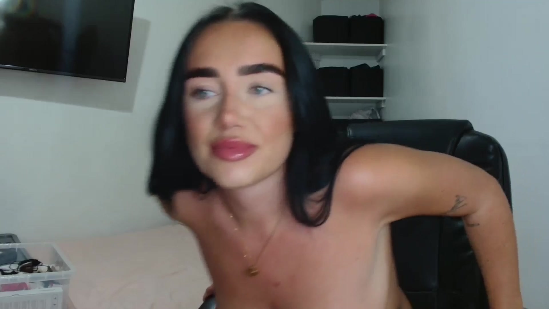 ElleBloom video thumbnail