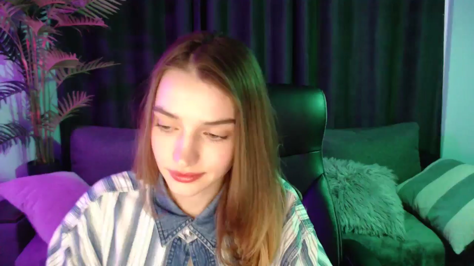 LaraMinx video thumbnail