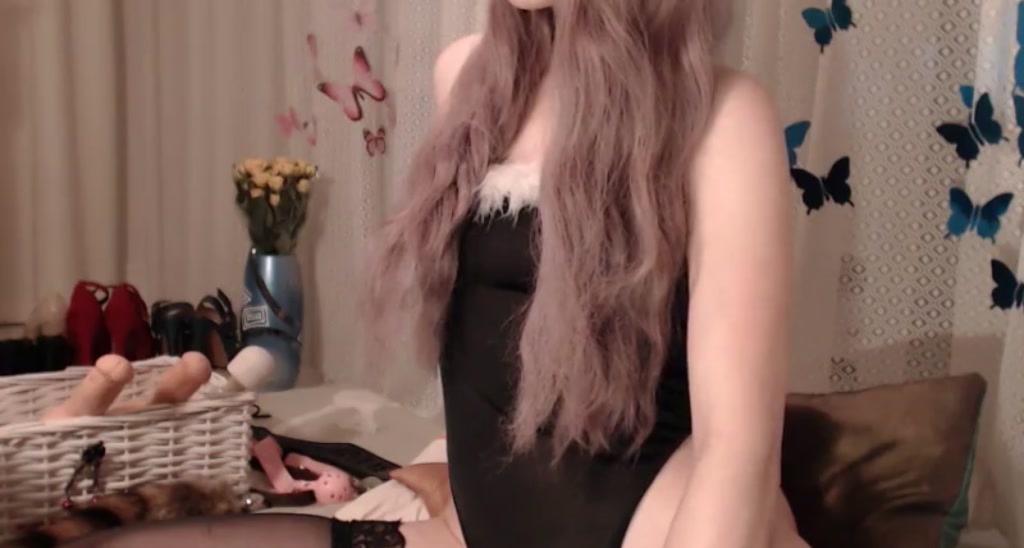 TinyLaura video thumbnail