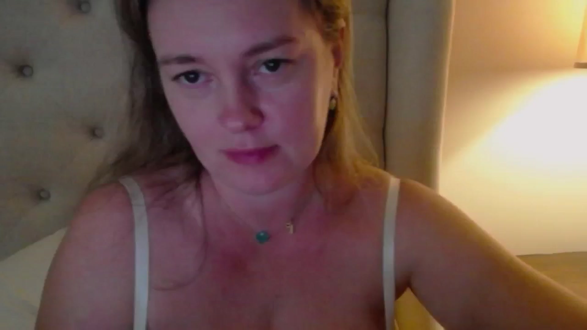 J0llye video thumbnail