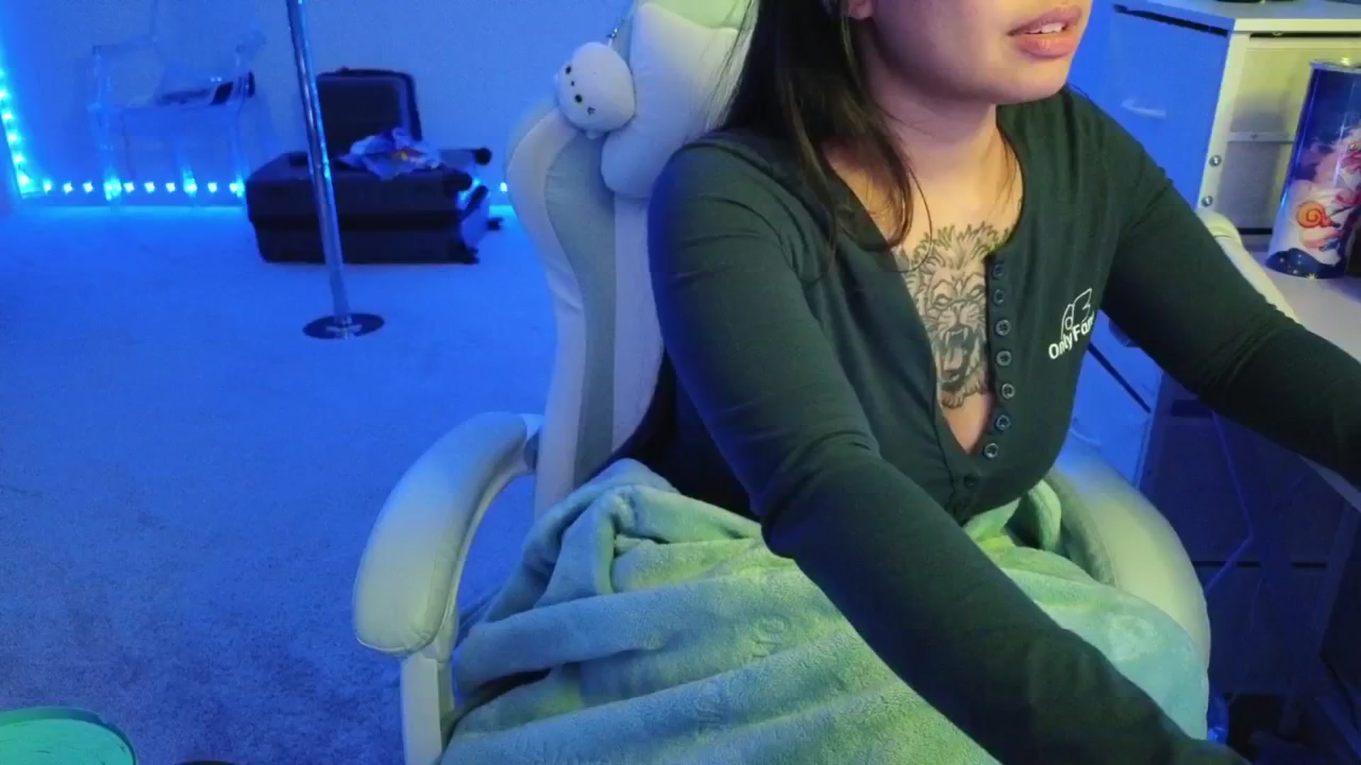 dolllface video thumbnail