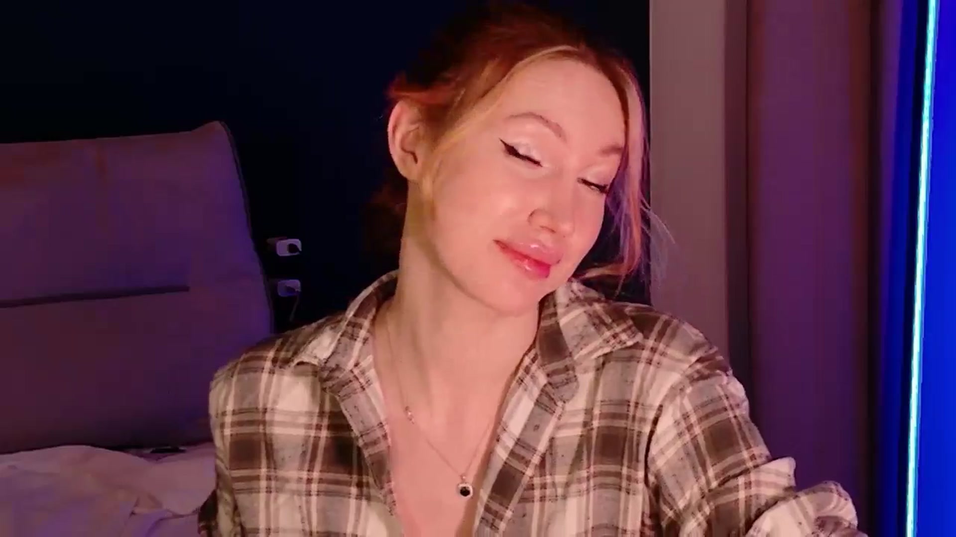 LovelyGin video thumbnail