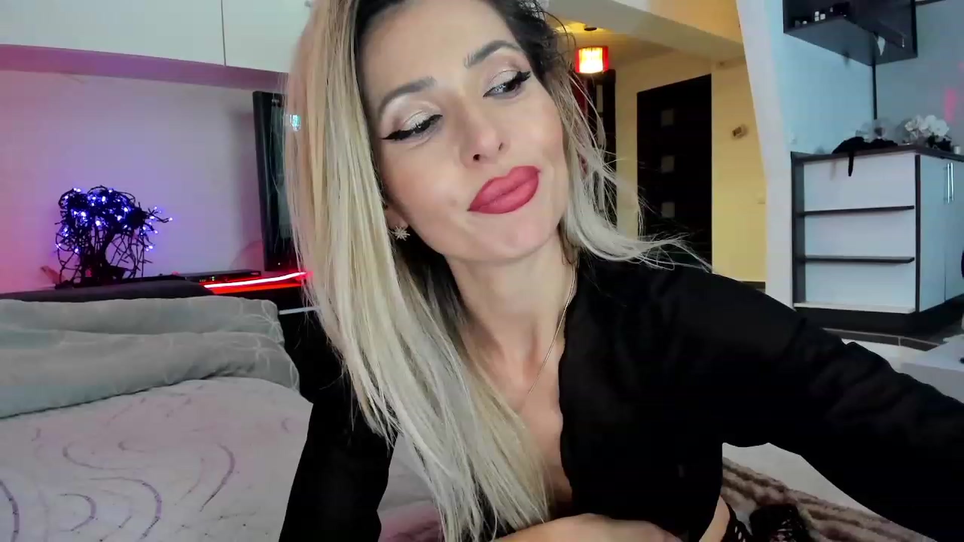 SmileyTinaa video thumbnail