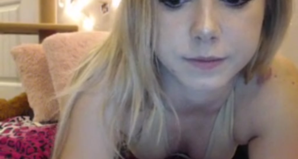 MiniMariah video thumbnail